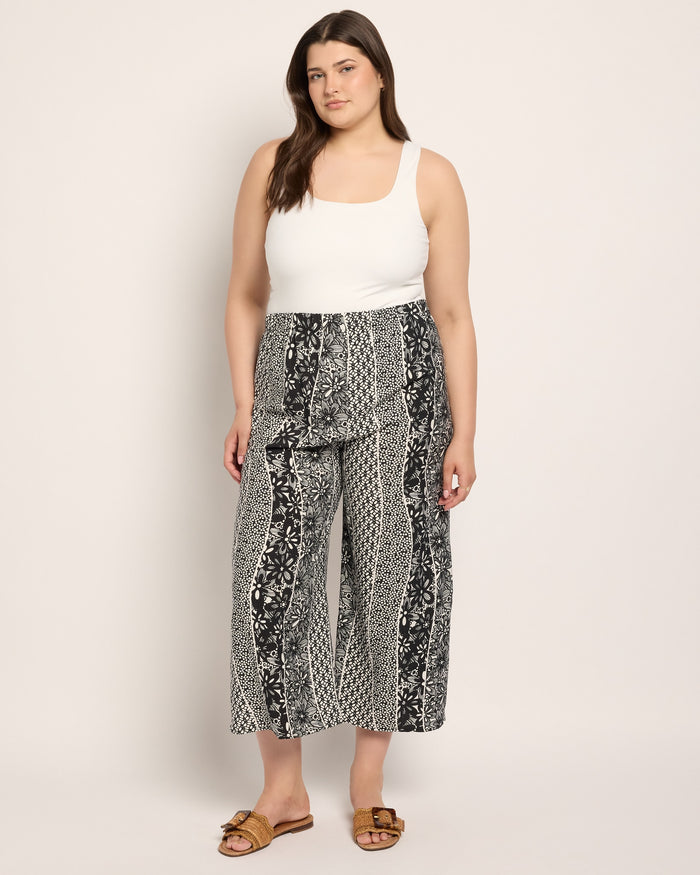 Black/Nat $|& Loveappella Wide Leg Crop Pant - UGC On Fig