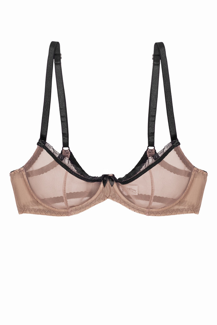 Amelie nude bra