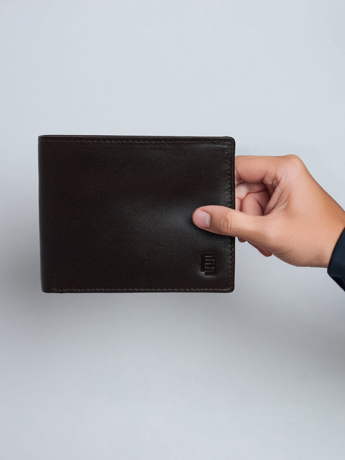 Arctic-5 - Vertical Leather ID Wallet - Brown