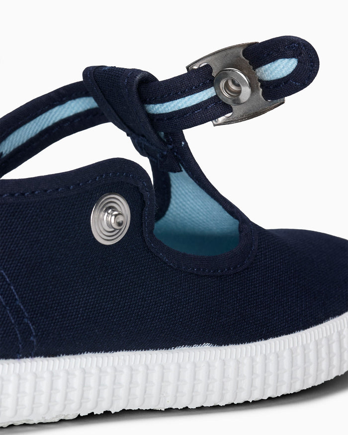 Hampton Canvas Canvas Shoes Hampton Canvas Nantucket Shoes in Navy