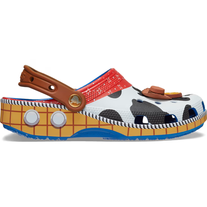 Crocs Sheriff Woody Classic Clog de Toy Story en color Blue Jean.