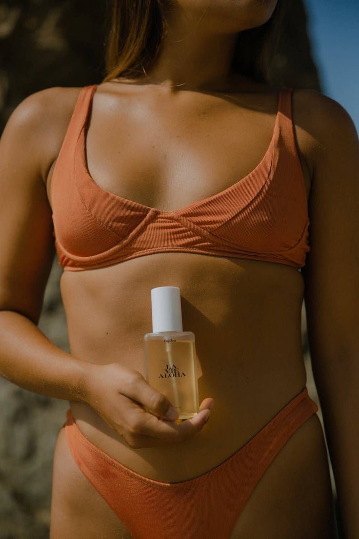 La Vie Aloha Body Glow Oil - The Preppy Bunny