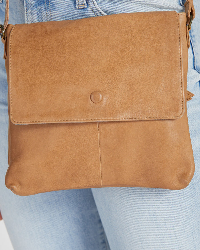 Desert Sand $|& Day & Mood New Malou Maxi Crossbody - SOF Detail