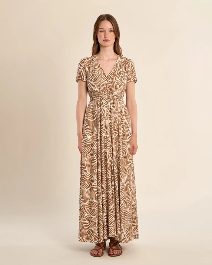 Camel Mathilde $|& Molly Bracken Printed Short Sleeve Maxi Dress - VOF Detail