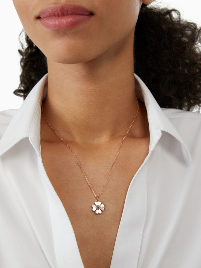 Mini pendant Kate Spade rose gold con diseño femenino elegante y delicado