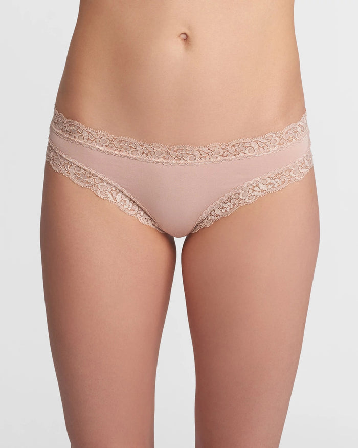 Chantilly/Seashell $|& Fleur't The Iconic Thong - VOF Detail