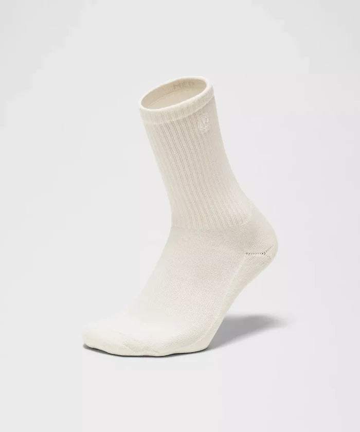 Pack de 3 calcetas deportivas Lululemon en colores Oxford Red Club Blue Light Ivory #color_LL Oxford Red/Club Blue/Light Ivory