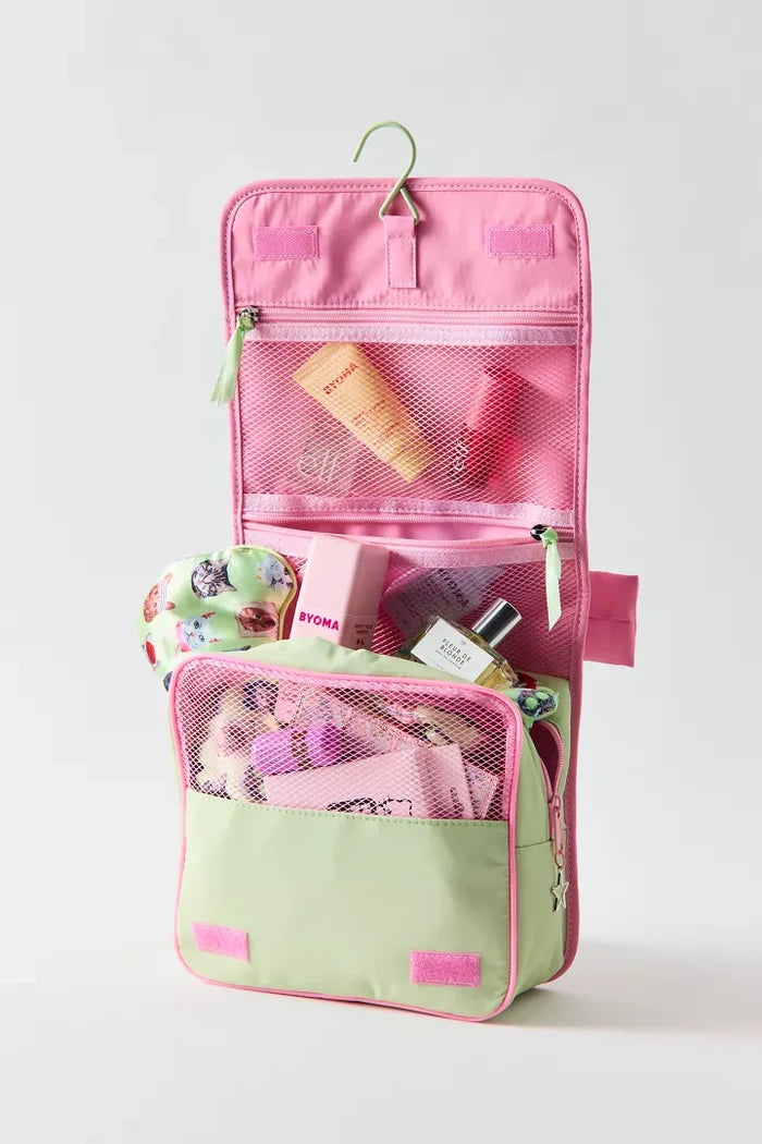Neceser de maquillaje grande Urban Outfitters con estampado Cat Collage.