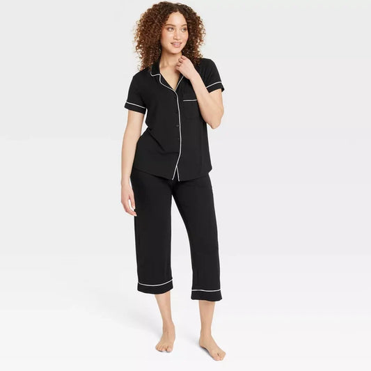 Auden Cloud Knit Modal Pajama Set pijama capri para mujer color negro #Color_Black